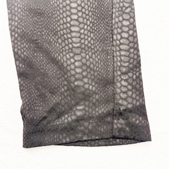 JOA Woven Snakeskin Embossed Belted Pants Black SZ L NWT - Picture 7 of 8